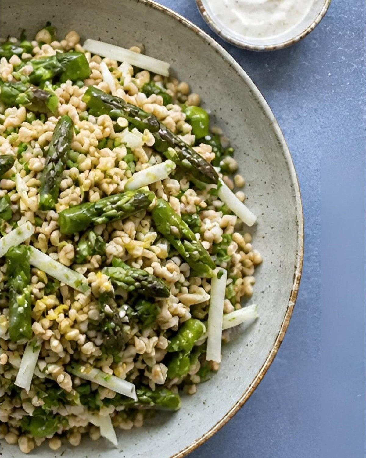 Speltsalade met koolrabi en groene asperges uit de Granenwijzer